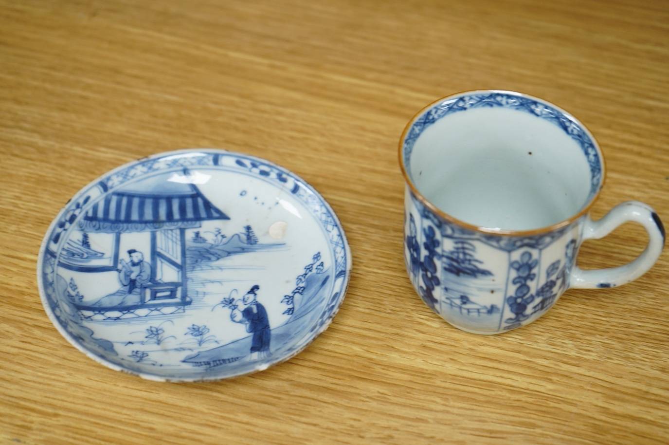 A Chinese blue and white cup and saucer, Kangxi, 11.5cm diameter